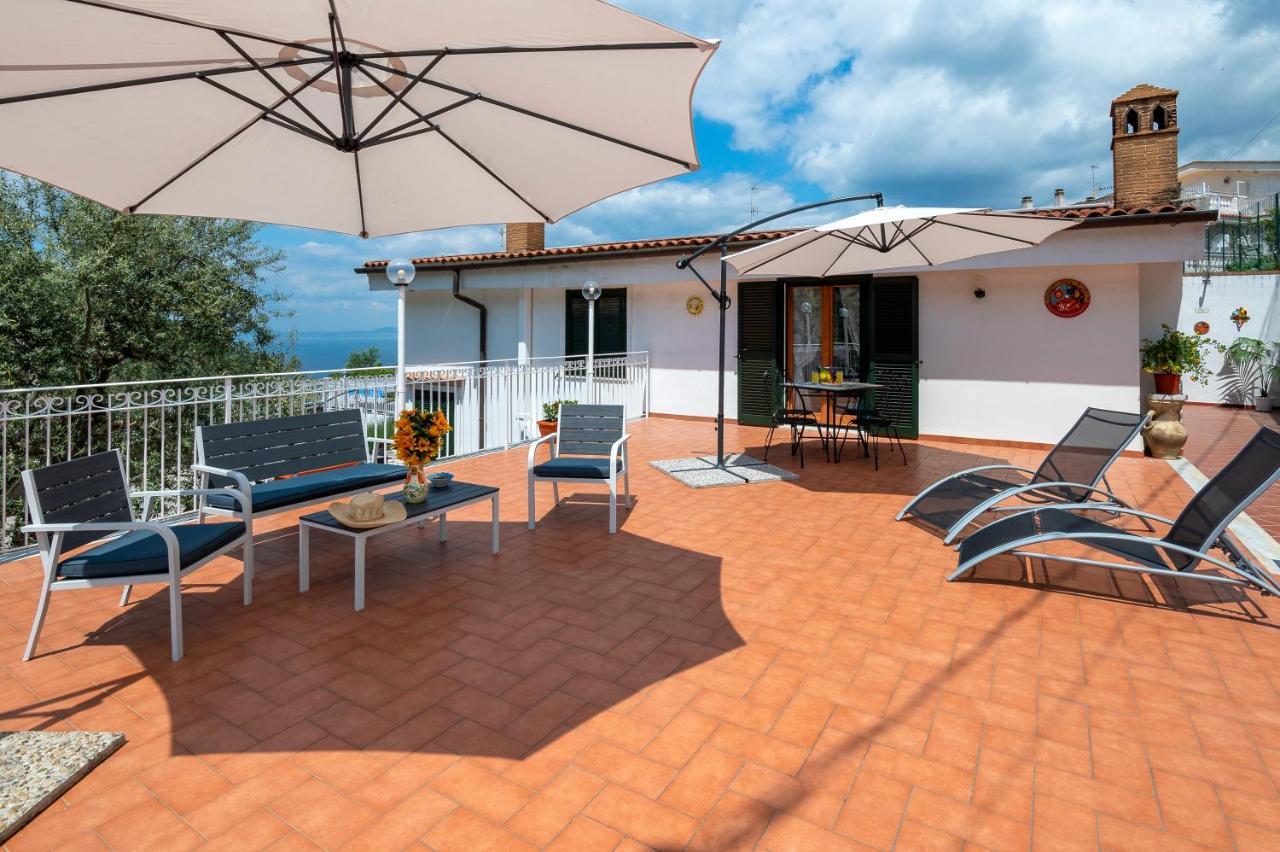 Villa Luciana Сант'Агнело Екстериор снимка
