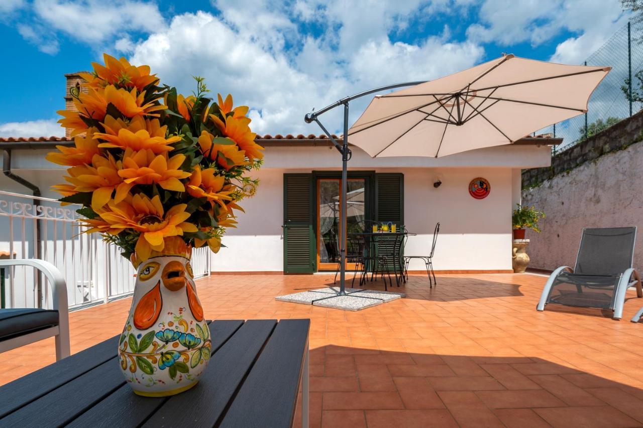 Villa Luciana Сант'Агнело Екстериор снимка
