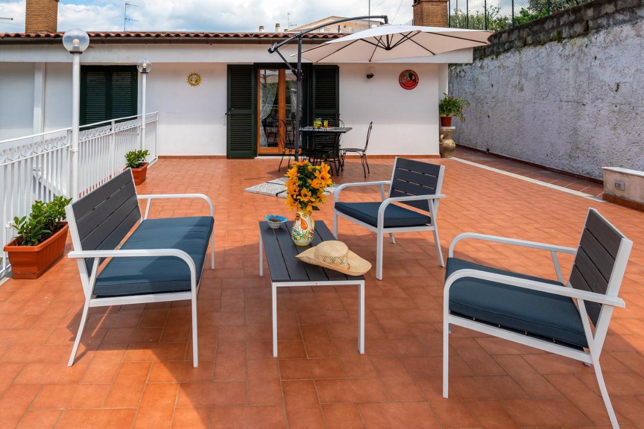 Villa Luciana Сант'Агнело Екстериор снимка