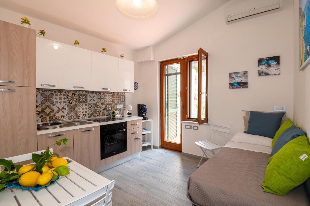 Villa Luciana Сант'Агнело Екстериор снимка